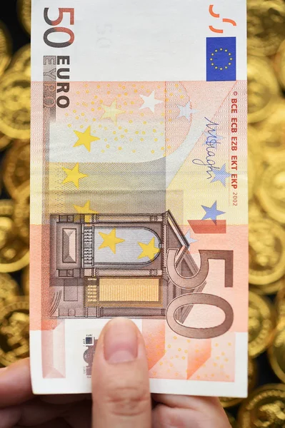 Femtio Euro å med guldmynt — Stockfoto