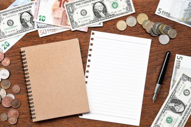 banknot ve madeni paralar ile defter