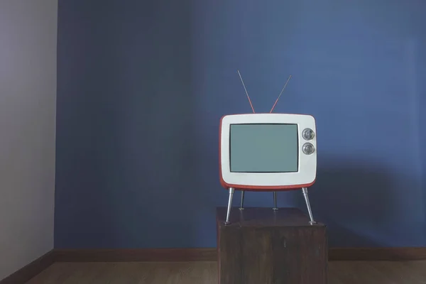 Телевизор в номере — стоковое фото