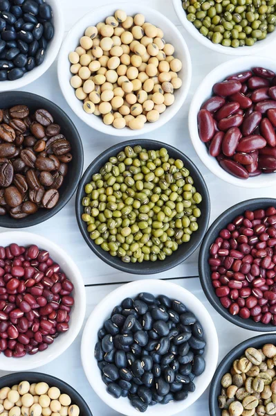 Diferentes frijoles en bowl —  Fotos de Stock