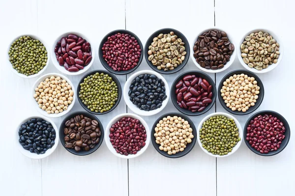 Diferentes frijoles en bowl —  Fotos de Stock