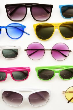 Modern moda güneş gözlüğü 