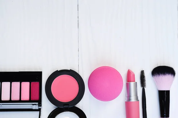 Make up och kosmetiska skönhetsprodukter ordnade — Stockfoto