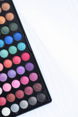  makyaj ve kozmetik güzellik ürünleri düzenlenmiş
