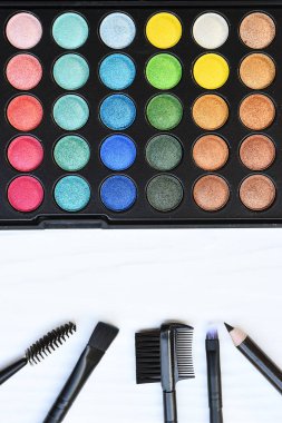  makyaj ve kozmetik güzellik ürünleri düzenlenmiş