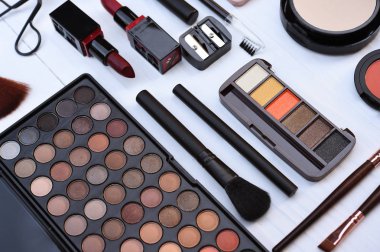 makyaj ve kozmetik güzellik ürünleri düzenlenmiş