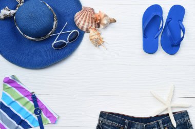 Yaz şapka ve güneş gözlüğü Aksesuar ve sandalet 