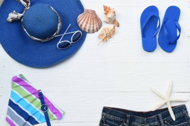 Yaz şapka ve güneş gözlüğü Aksesuar ve sandalet