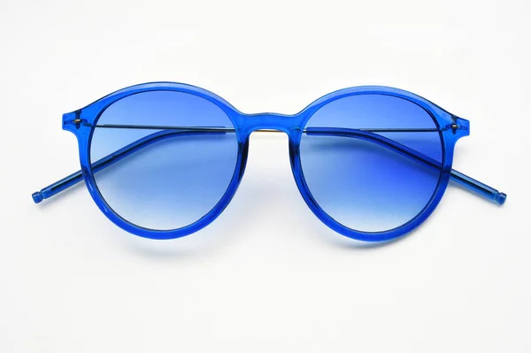 Современные модные солнцезащитные очки — стоковое фото
