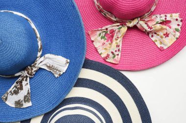 izole yaz hasır şapka