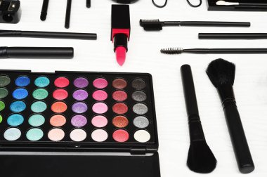  makyaj ve kozmetik güzellik ürünleri düzenlenmiş