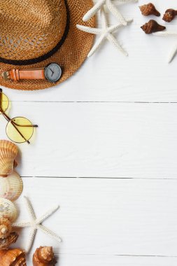 Yaz şapka ve güneş gözlüğü Aksesuar ve sandalet 