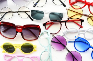 Modern moda güneş gözlüğü 