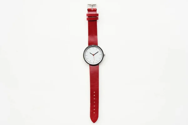 Montres bracelet rouge isolé sur fond blanc — Photo