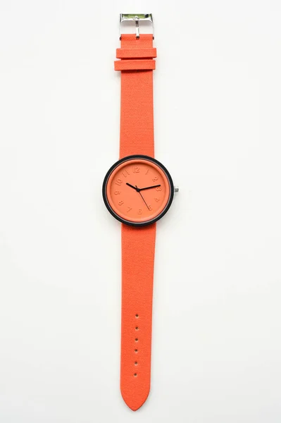 Relojes de pulsera naranja aislados sobre fondo blanco —  Fotos de Stock