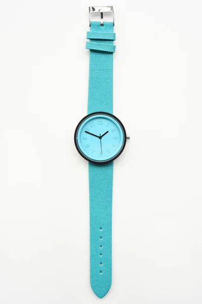 흰색 배경에 고립 된 블루 손목 시계 — 스톡 사진