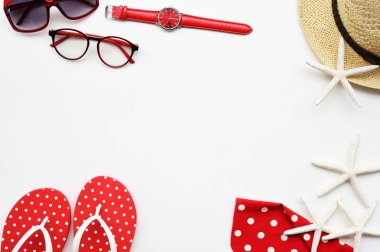 Yaz şapka ve güneş gözlüğü Aksesuar ve sandalet 