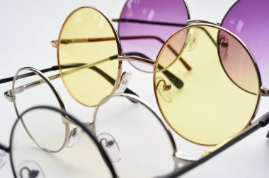 Modern moda güneş gözlüğü 