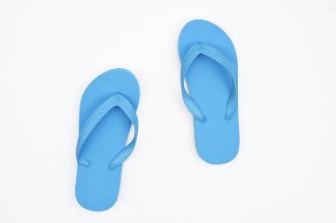 Beyaz arka plan üzerinde izole mavi sandalet