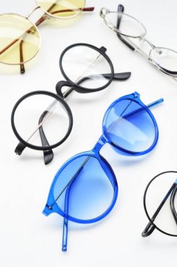 Modern moda güneş gözlüğü 