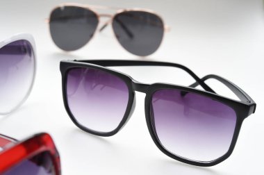 Modern moda güneş gözlüğü 