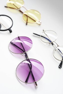 Modern moda güneş gözlüğü 