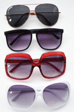 Modern moda güneş gözlüğü 