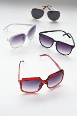 Modern moda güneş gözlüğü 