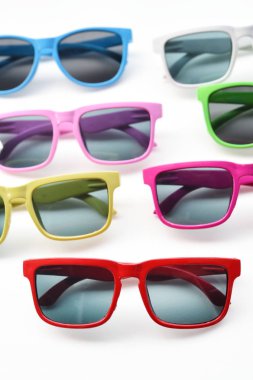 Modern moda güneş gözlüğü 