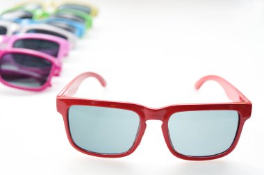 Modern moda güneş gözlüğü 