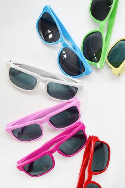 Modern moda güneş gözlüğü 