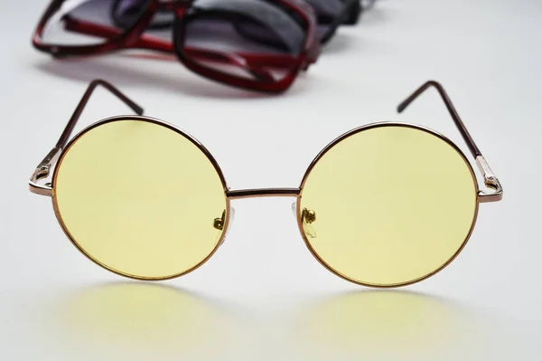 Moderne modische Sonnenbrille — Stockfoto