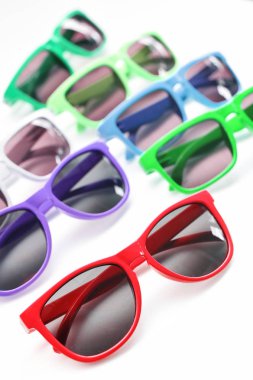 Modern moda güneş gözlüğü