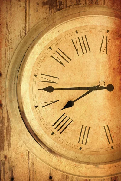 Крупним планом старовинний старовинний годинник — стокове фото