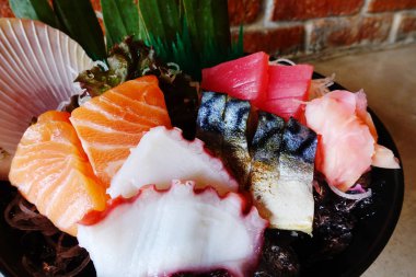 Çiğ balık sashimi seti 