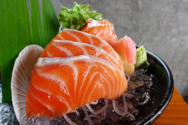 Çiğ balık sashimi seti 