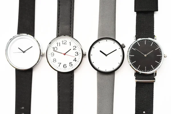 Conjunto de relojes de pulsera multicolores aislados sobre fondo blanco — Foto de Stock