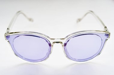 Modern moda güneş gözlüğü 