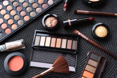 makyaj ve kozmetik ürünleri koleksiyonu düzenlendi