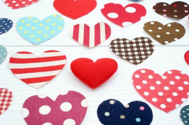 Sevgililer günü dekorasyon. Arka plan için birçok kupa