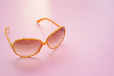 Arka plan için modern moda güneş gözlüğü