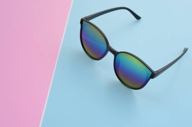 Arka plan için modern moda güneş gözlüğü
