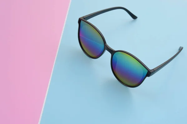 Arka plan için modern moda güneş gözlüğü