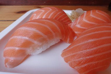 Somon suşisi, Japon yemeği.