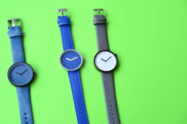 Arkaplan için çok renkli kol saati seti