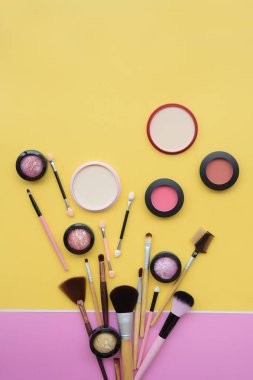 makyaj ve kozmetik ürünleri koleksiyonu düzenlendi