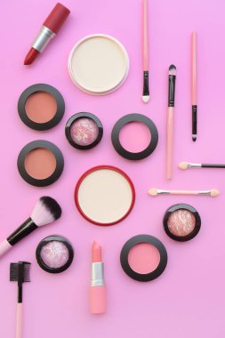 makyaj ve kozmetik ürünleri koleksiyonu düzenlendi