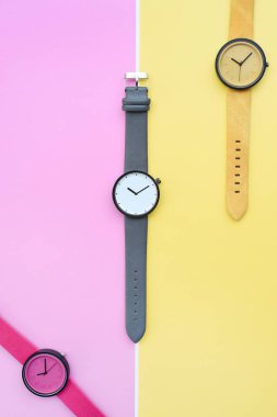 Arkaplan için çok renkli kol saati seti