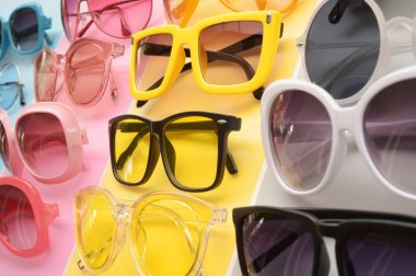 Arka plan için modern moda güneş gözlüğü