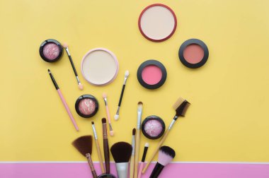 makyaj ve kozmetik ürünleri koleksiyonu düzenlendi